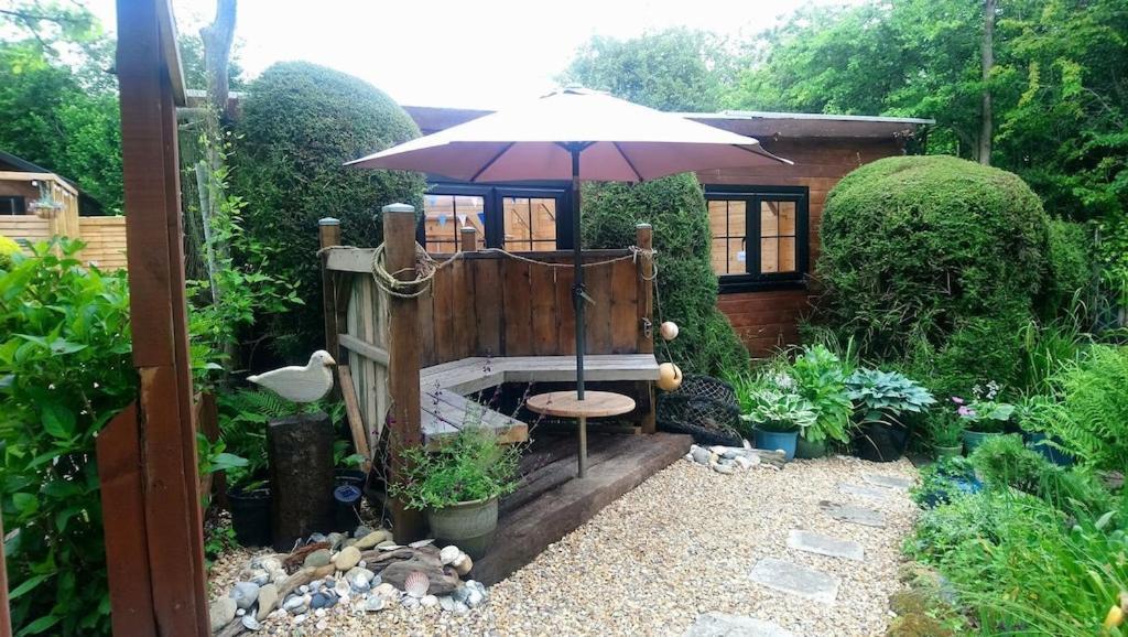 'Monktonmead Lodge' In Secluded Setting, With Private Indoor Pool. Ryde  Exterior photo