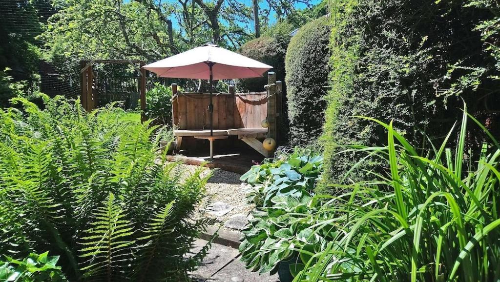 'Monktonmead Lodge' In Secluded Setting, With Private Indoor Pool. Ryde  Exterior photo